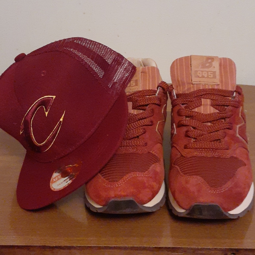 New balance and Cavs snapback